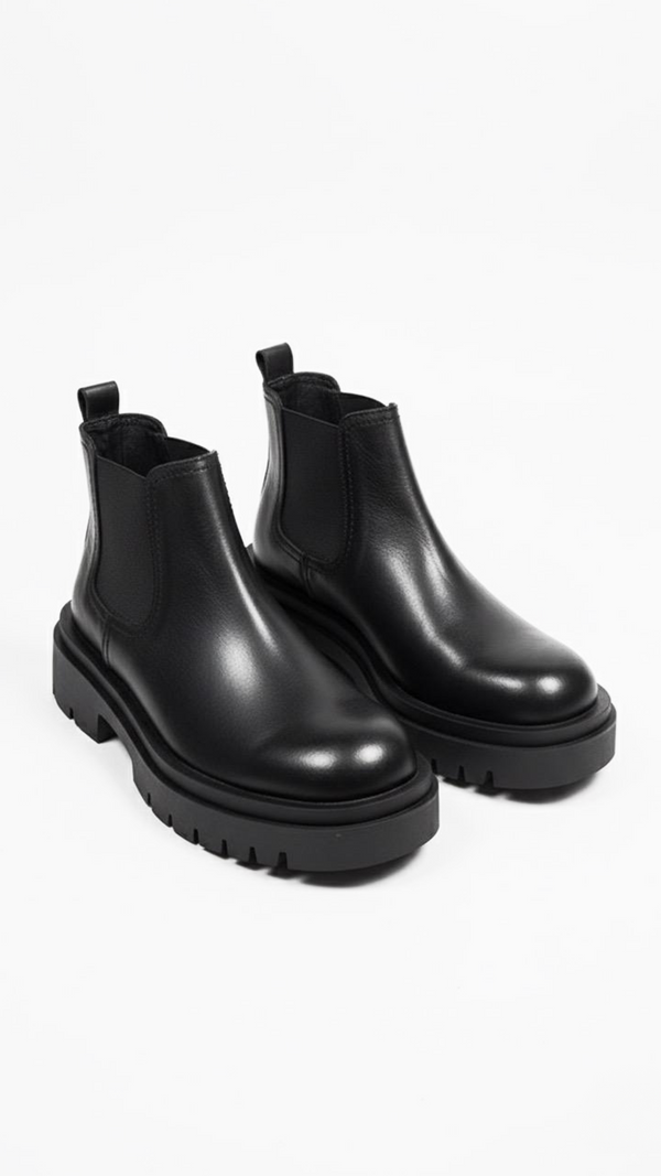 Confident. Seamless. Grounded in purpose. BRAN embodies JUMEL's refined minimalism — a modern Chelsea boot crafted in smooth black leather with a bold sole and understated edge. Designed for balance between presence and ease, it's the quiet power in motion.