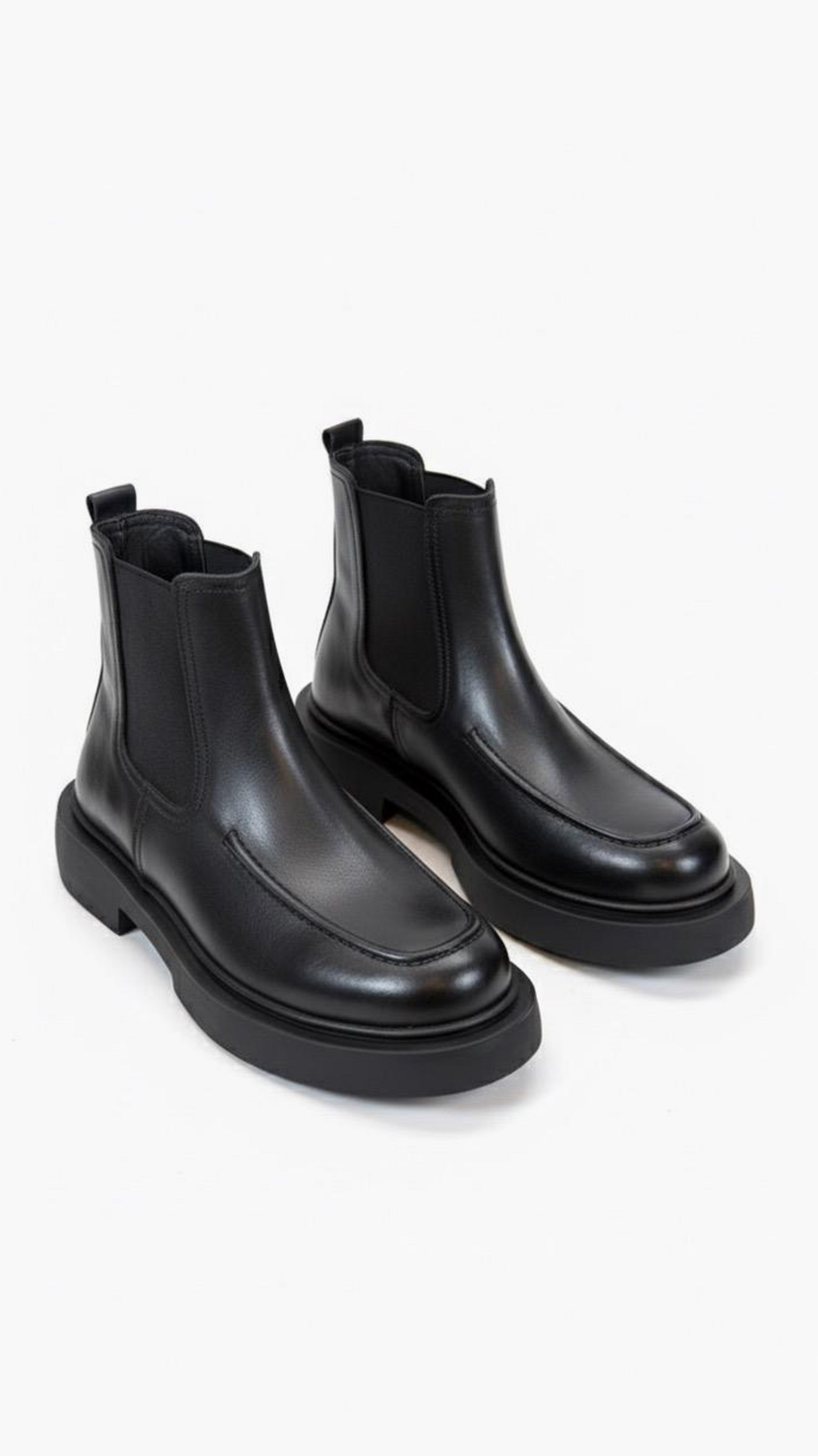 Quiet strength. Effortless command. Vale embodies understated refinement - crafted in rich black leather with a soft rounded form and elevated sole. Its design balances minimal structure with ease, creating a silhouette that feels grounded yet effortlessly modern.